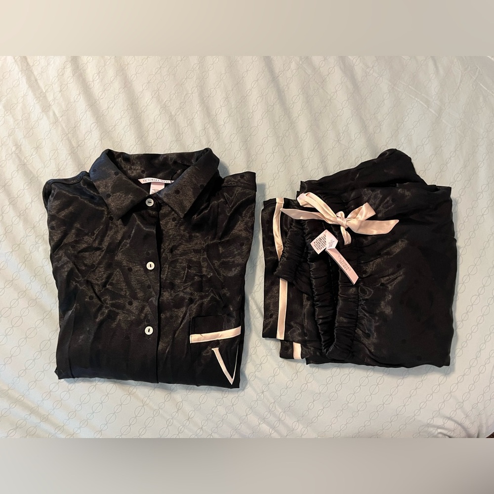 NWT VICTORIA’s SECRET Black Satin Pajama Set